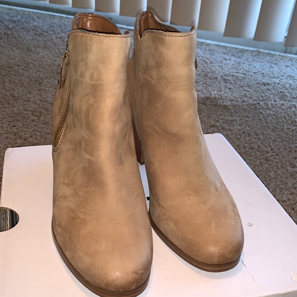 Tan heeled boots